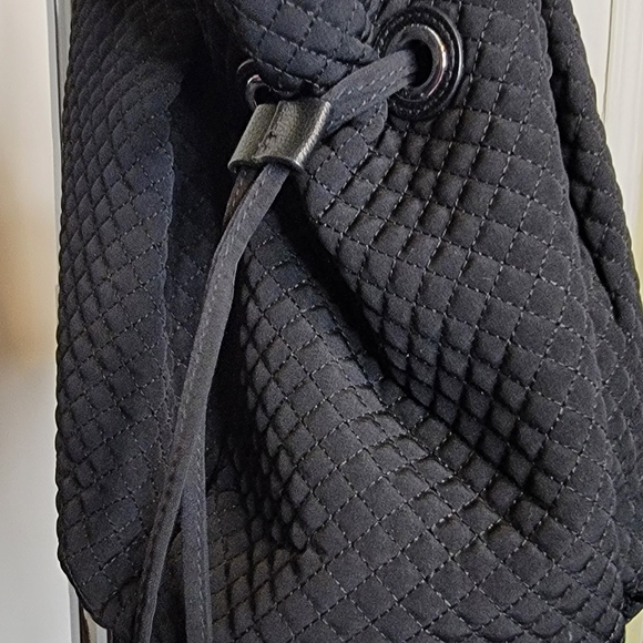 #649 Vera Bradley Black Quilted Tote +Bonus Bunny Sparkly Bag Charm - Picture 5 of 14